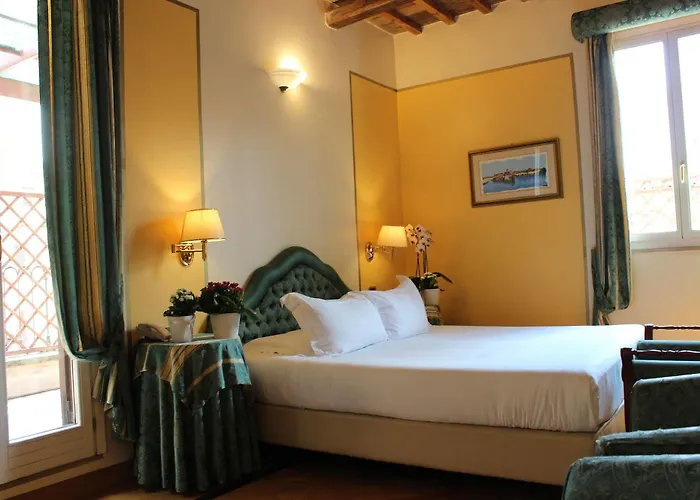 Coronari Palace Hotel 3*